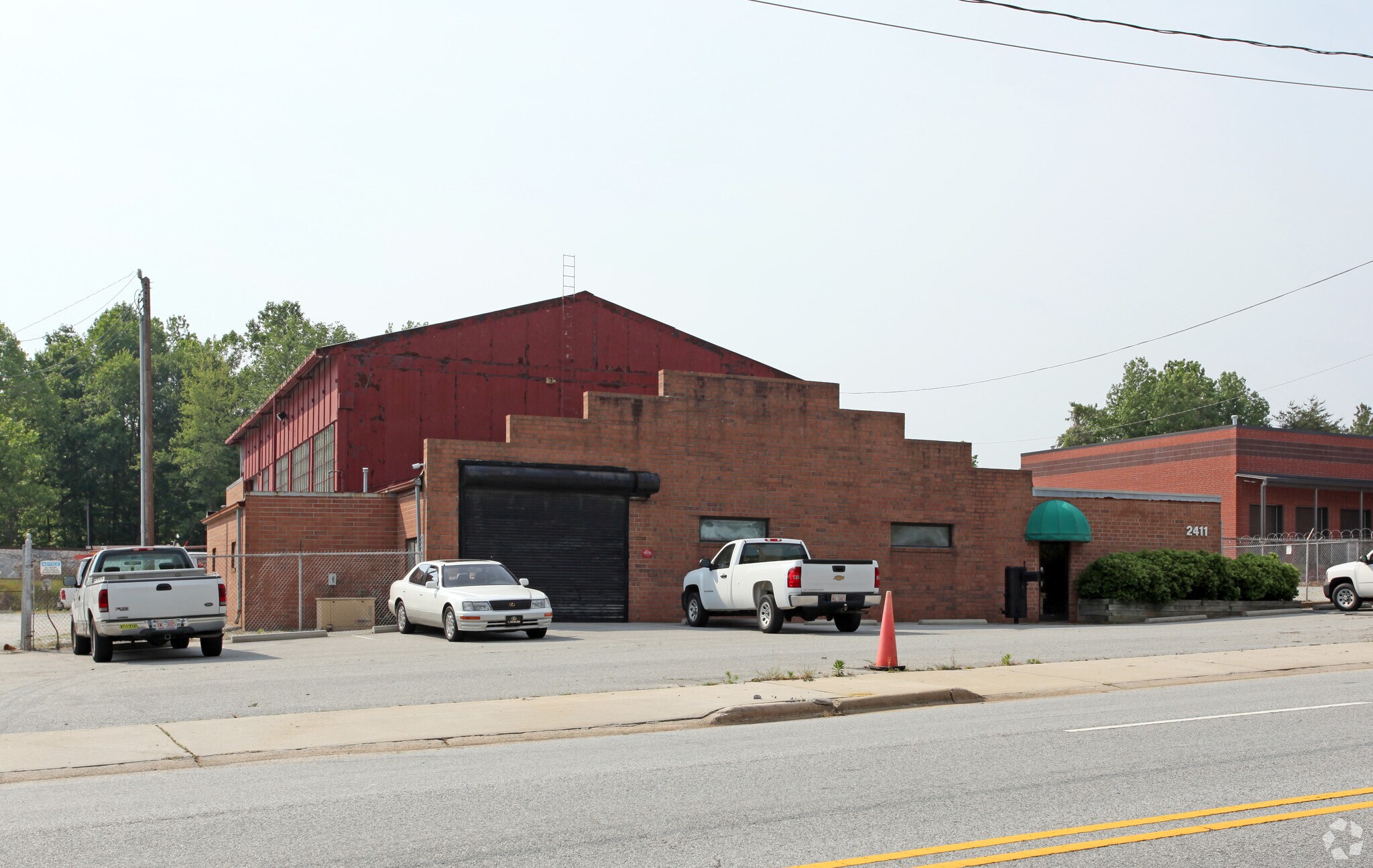 2411 English Rd, High Point, NC for sale Primary Photo- Image 1 of 10