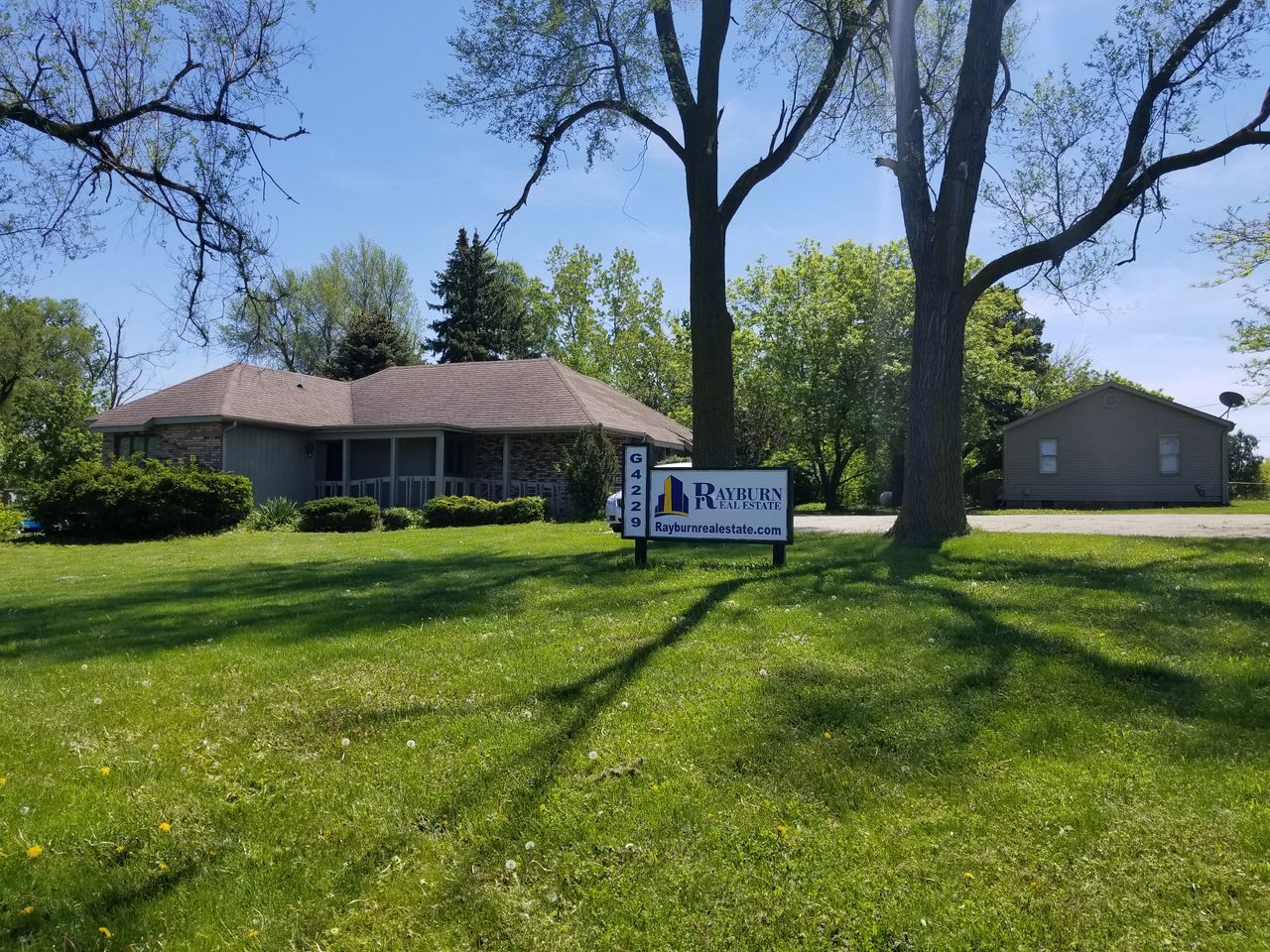 4229 Corunna Rd, Flint, MI for sale Primary Photo- Image 1 of 2