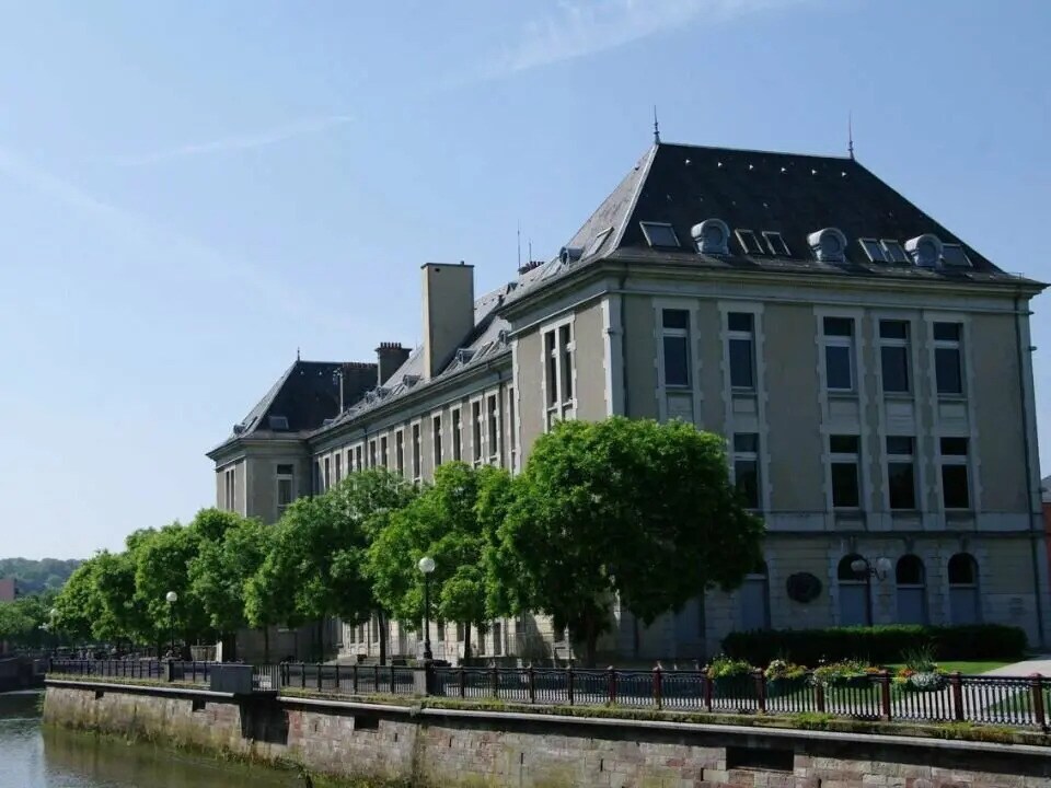 Flex in Belfort for lease Building Photo- Image 1 of 4