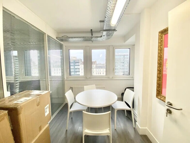 Office in Neuilly-sur-Seine for lease - Building Photo - Image 2 of 7