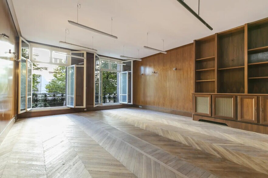 45 Avenue Victor Hugo, Paris for sale - Interior Photo - Image 1 of 19