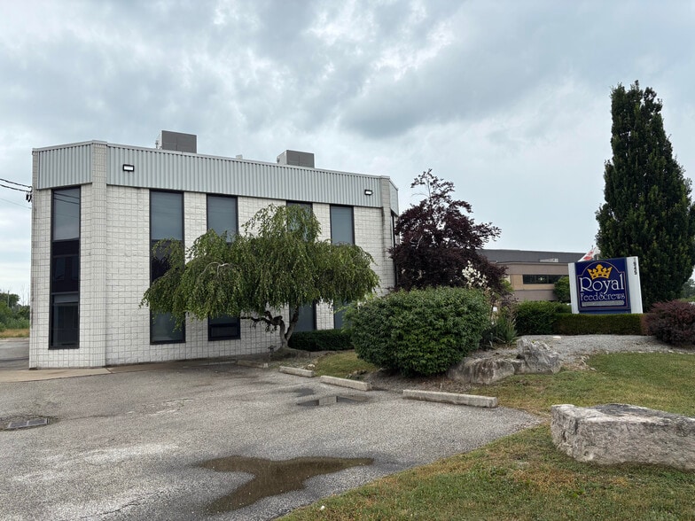 1945 Blackacre Dr, Tecumseh, ON for lease - Building Photo - Image 3 of 9