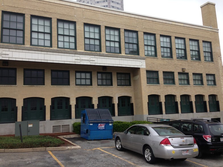 627 Main St, Worcester, MA for lease - Building Photo - Image 2 of 3