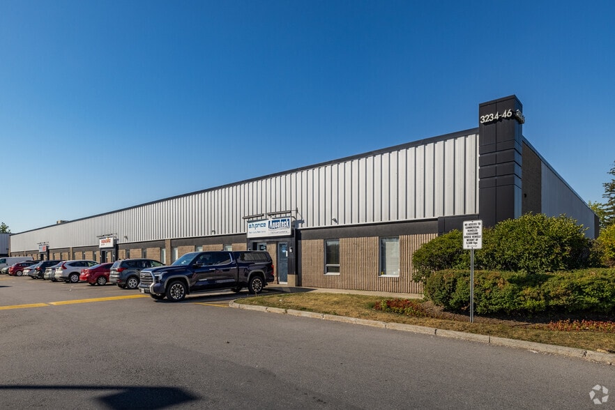 3234-3246 Hawthorne Rd, Ottawa, ON for sale - Primary Photo - Image 1 of 1