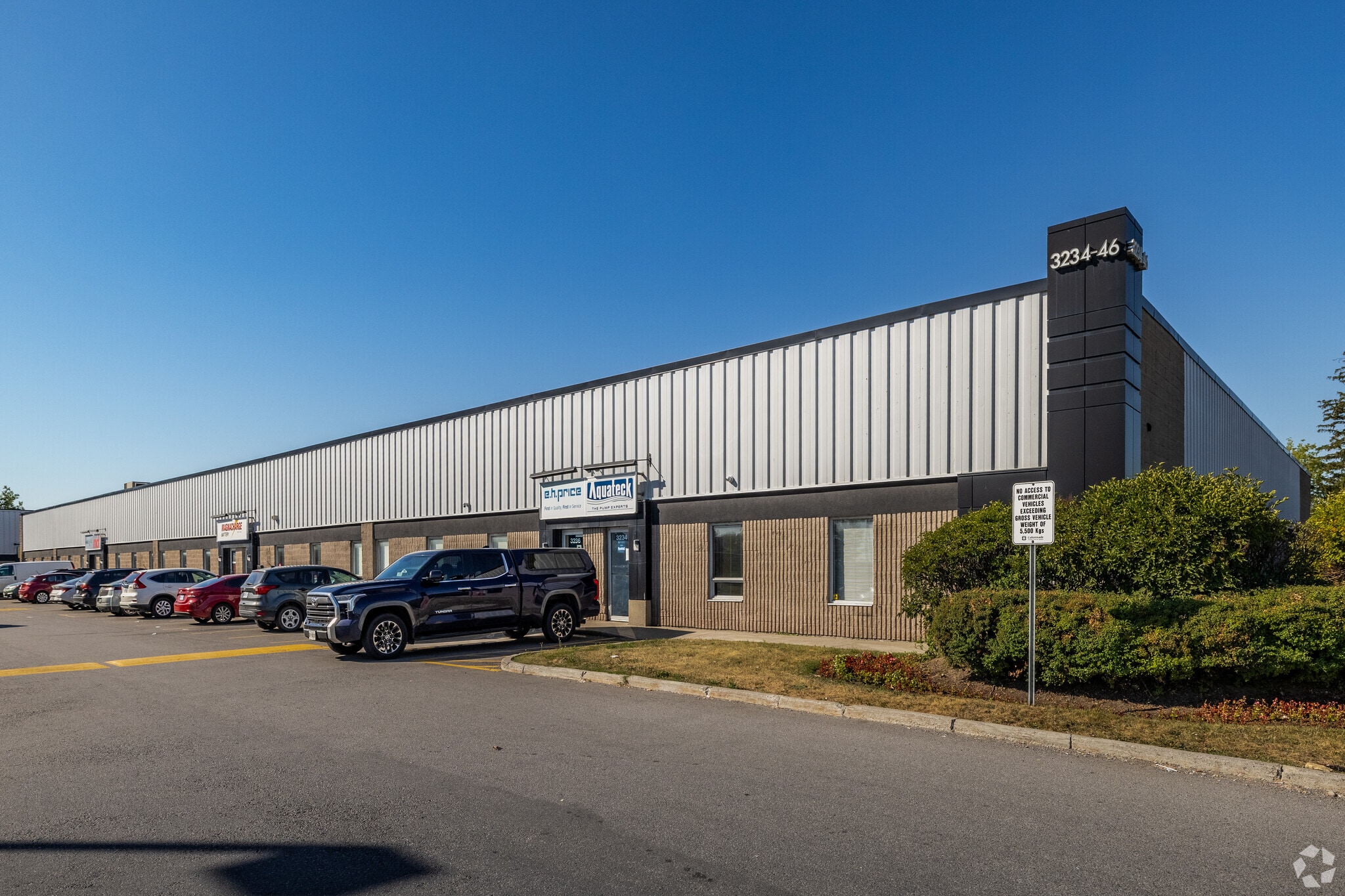 3234-3246 Hawthorne Rd, Ottawa, ON for sale Primary Photo- Image 1 of 1