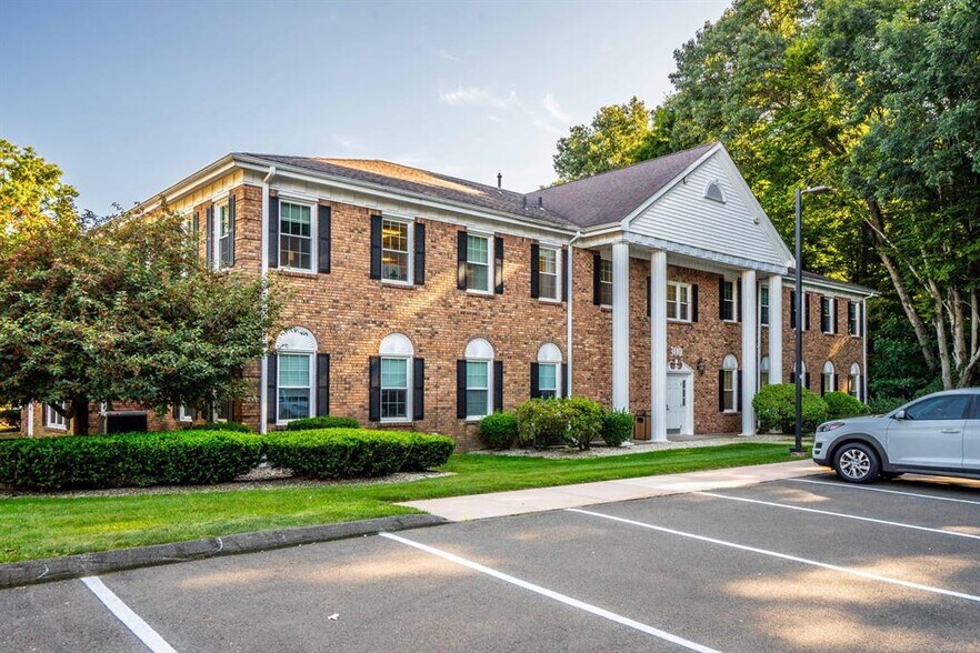 35 Cold Spring Rd, Rocky Hill, CT for sale - Building Photo - Image 1 of 1