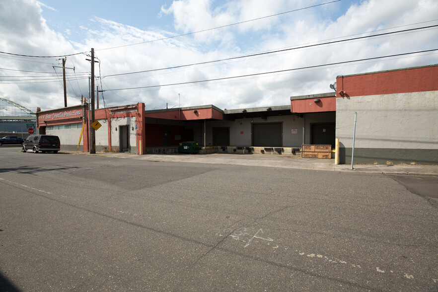 2200 N Interstate Ave, Portland, OR for lease - Building Photo - Image 3 of 9