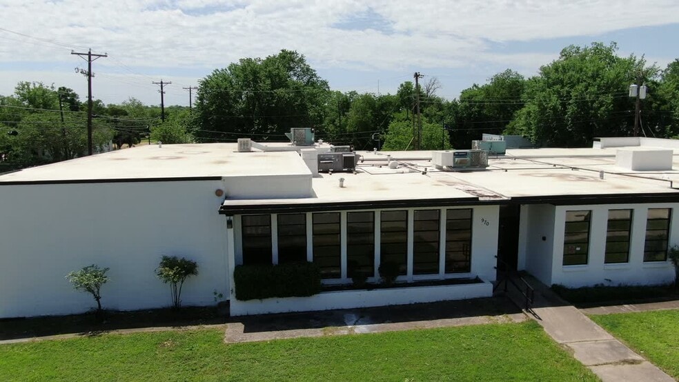 970 E Humbolt St, Fort Worth, TX for lease - Commercial Listing Video - Image 2 of 46