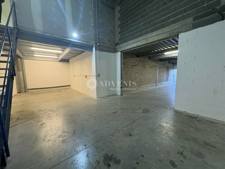 8 Rue De Rome, Vendres for lease - Interior Photo - Image 2 of 7