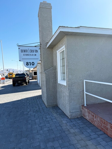 810 E Charleston Blvd, Las Vegas, NV for sale - Building Photo - Image 2 of 11