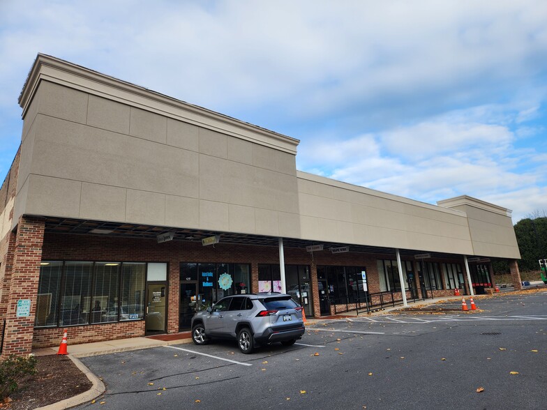 129 Rolling Ridge Dr, State College, PA for lease - Building Photo - Image 1 of 5