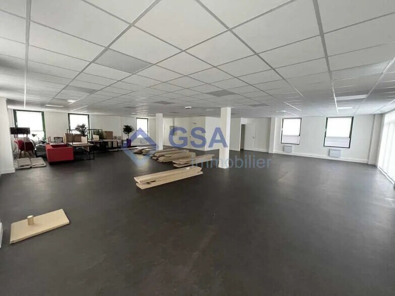 Office in Viry-Châtillon for lease - Interior Photo - Image 2 of 12