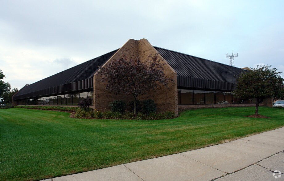 5800 Enterprise Ct, Warren, MI 48092