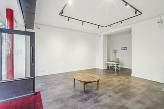 Retail in Paris for lease Interior Photo- Image 2 of 4