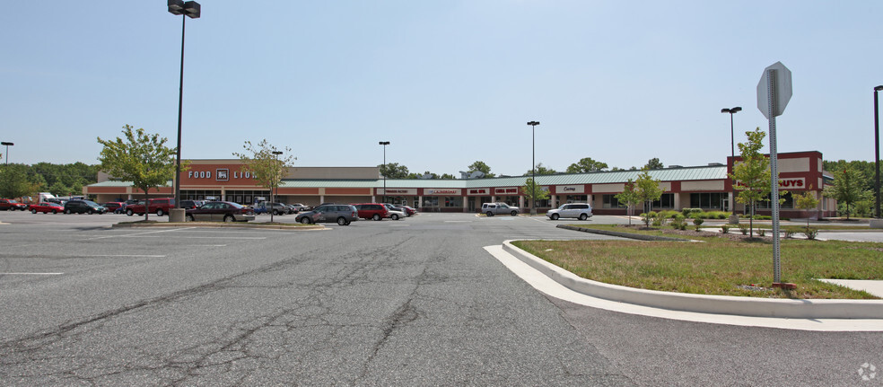 1543-1565 Hyde Park Rd, Essex, MD for lease - Building Photo - Image 2 of 4