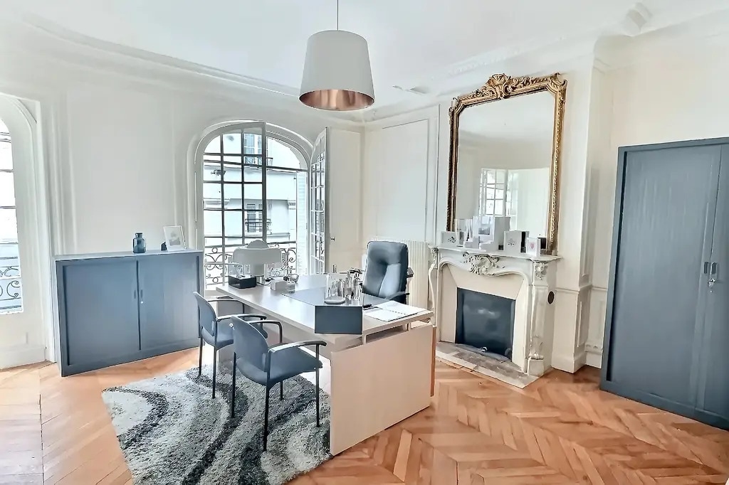 Office in Paris for lease Interior Photo- Image 1 of 9