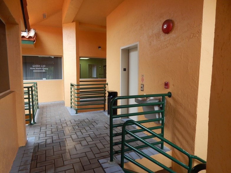 10250 SW 56th St, Miami, FL for lease - Building Photo - Image 3 of 8