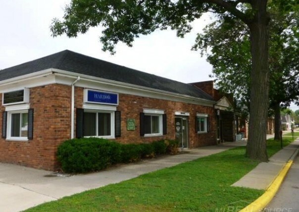 21115 Mack Ave, Grosse Pointe, MI for sale - Primary Photo - Image 1 of 1