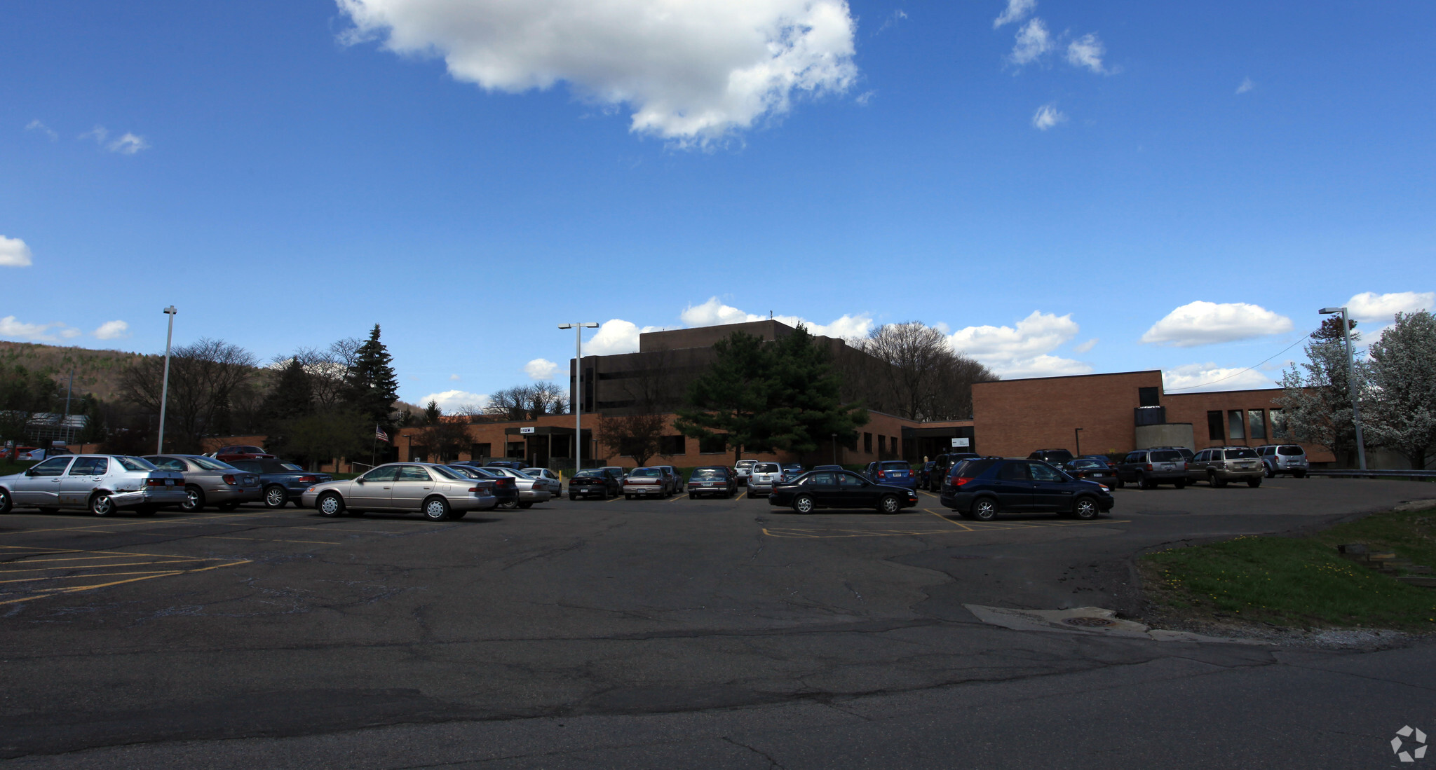 1010 Perimeter Rd W, Endicott, NY for lease Primary Photo- Image 1 of 5