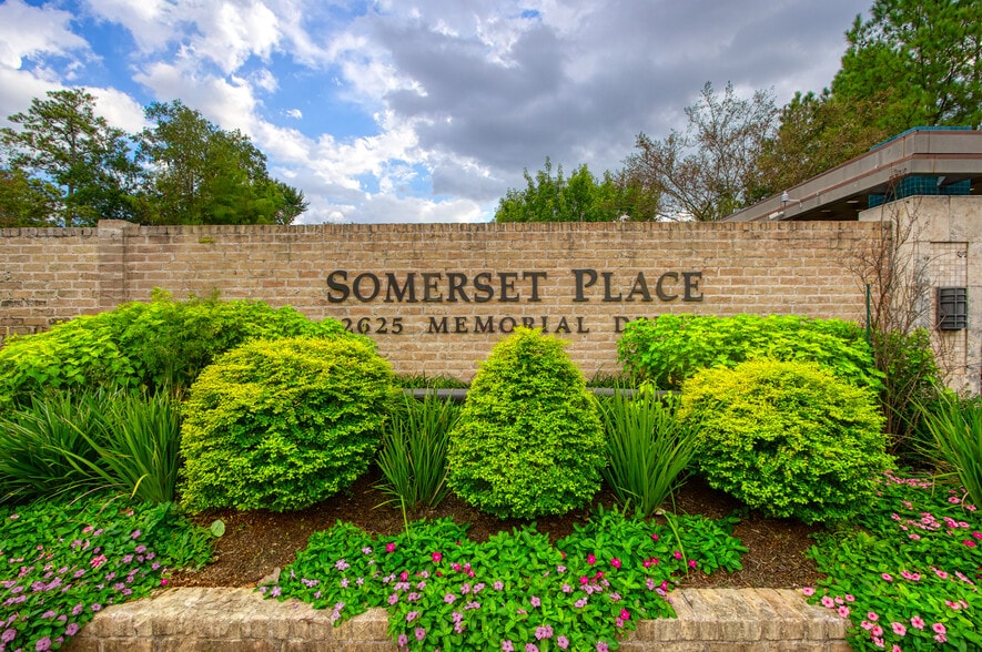 12625 Memorial Drive - SOMERSET PLACE portfolio of 12 properties for sale on LoopNet.com - Building Photo - Image 3 of 32