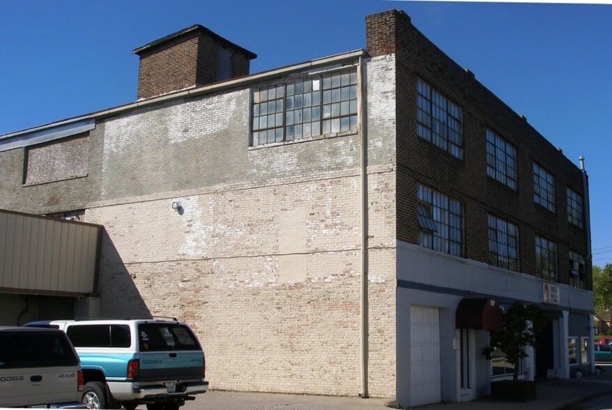 3 in 1 Commercial Development portfolio of 2 properties for sale on LoopNet.com - Building Photo - Image 2 of 4