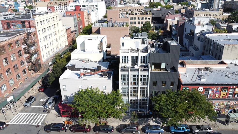 161 Roebling St, Brooklyn, NY for sale - Building Photo - Image 2 of 7