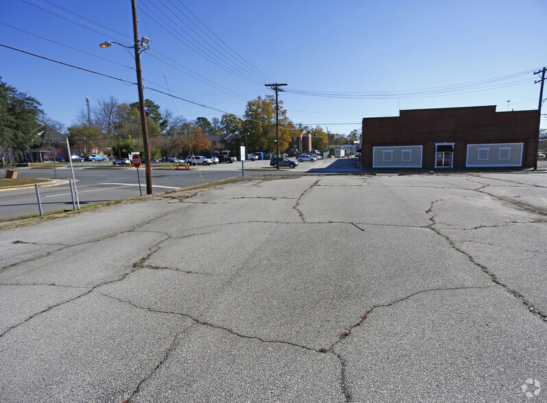 104 Chesterfield Ave, Lancaster, SC 29720