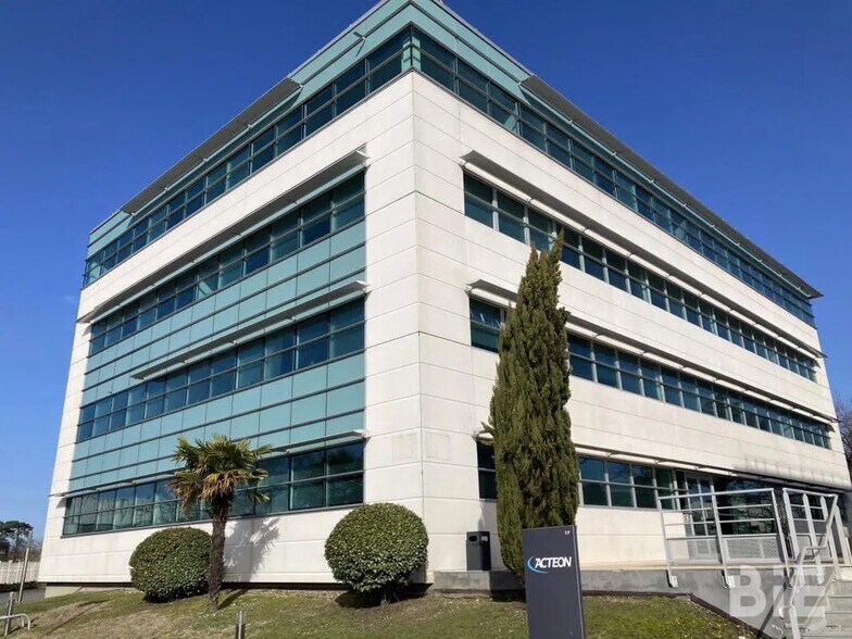 Office in Mérignac for lease - Building Photo - Image 2 of 7