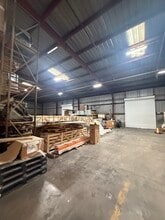 94-144 Leoole St, Waipahu, HI for lease Interior Photo- Image 2 of 12