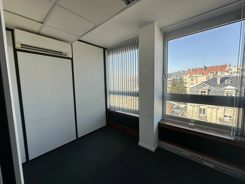Office in Strasbourg for lease - Building Photo - Image 2 of 9