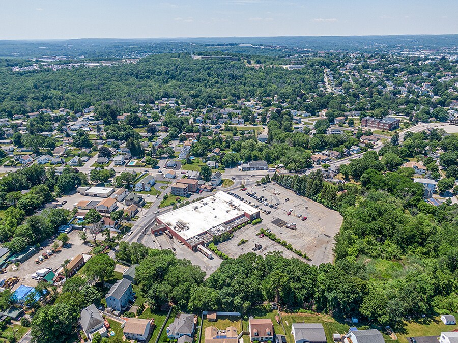 29 Sunderland Rd, Worcester, MA 01604 Retail for Sale