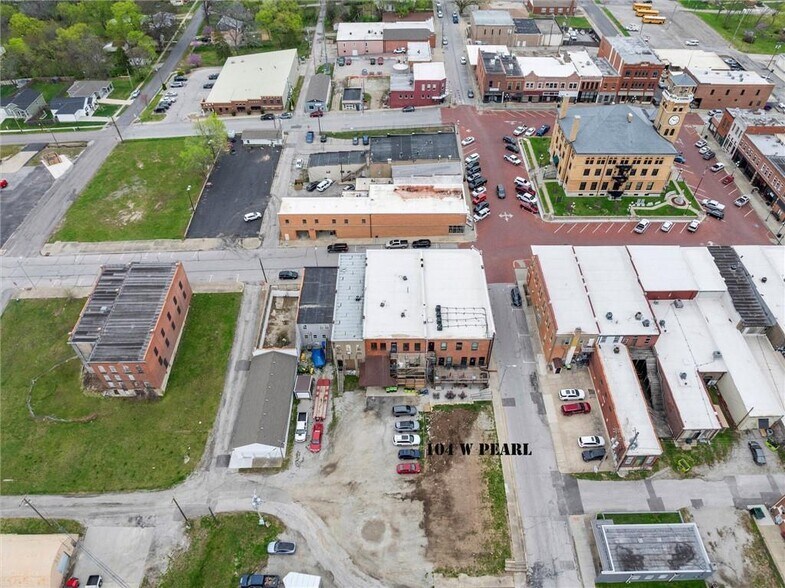 104 W Pearl St, Harrisonville, MO for sale - Primary Photo - Image 1 of 1