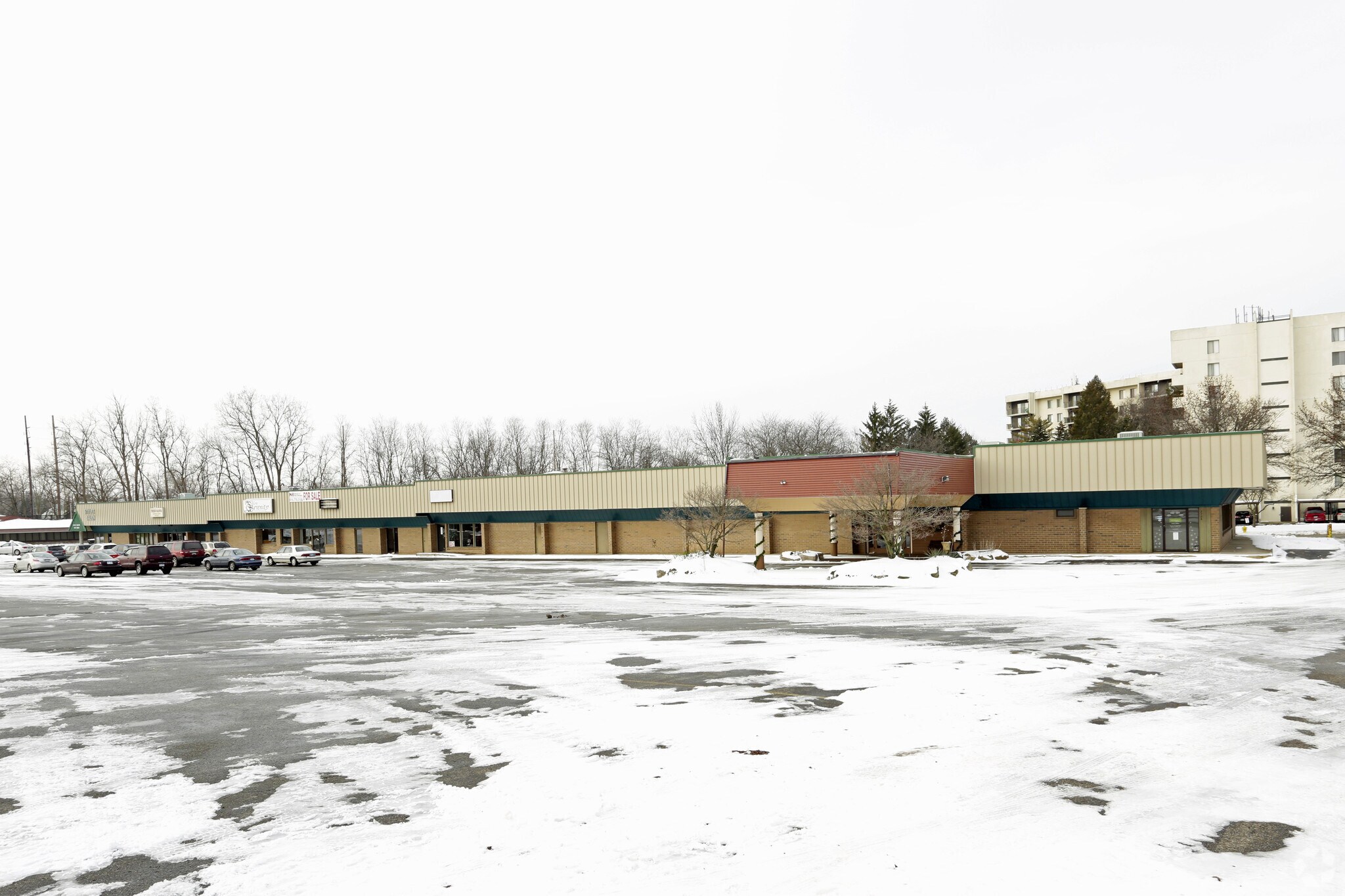 2750 Birchcrest Dr SE, Grand Rapids, MI for sale Primary Photo- Image 1 of 1