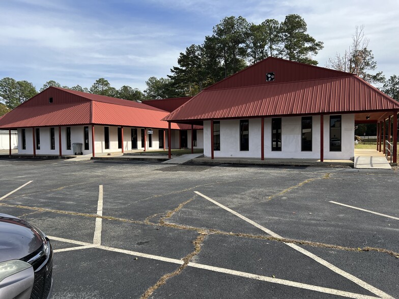 401 Peacock Street, Cochran, GA for sale - Building Photo - Image 1 of 15