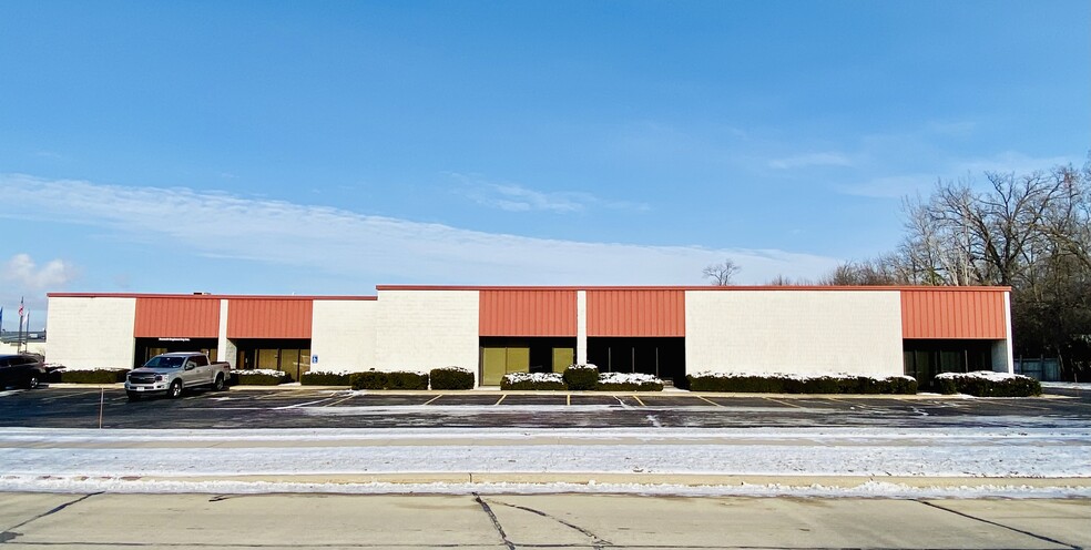 2416 Industrial Dr, Neenah, WI for lease - Building Photo - Image 2 of 5