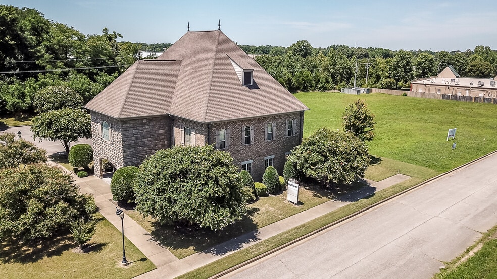 6857 Cobblestone Dr, Southaven, MS for sale - Building Photo - Image 1 of 1