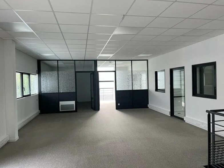 Office in Saint-Malo for lease - Interior Photo - Image 3 of 3