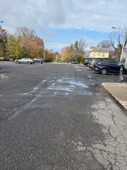 111 Main St, Port Washington, NY for lease - Building Photo - Image 2 of 4