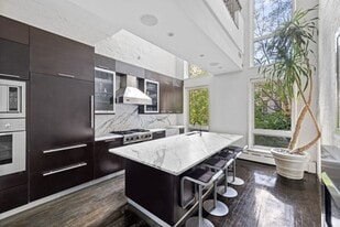 262 W 25th St, New York NY - Triplex Property