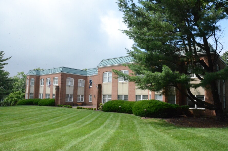 235 Alpha Dr, Pittsburgh, PA for lease - Building Photo - Image 2 of 8