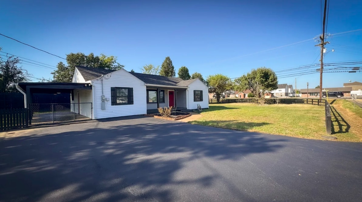 102 Elmwood Dr, Lebanon, TN for lease Interior Photo- Image 1 of 10