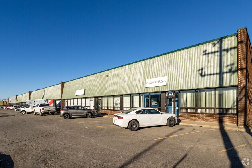 1325-1445 Rue Tees, Montréal, QC for lease - Building Photo - Image 2 of 11