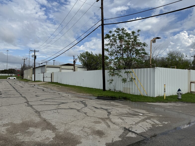 1801 S Good Latimer Expy, Dallas, TX for sale - Building Photo - Image 3 of 10