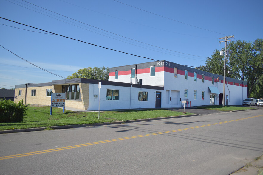 1911 Rice St, Roseville, MN for lease - Building Photo - Image 1 of 7