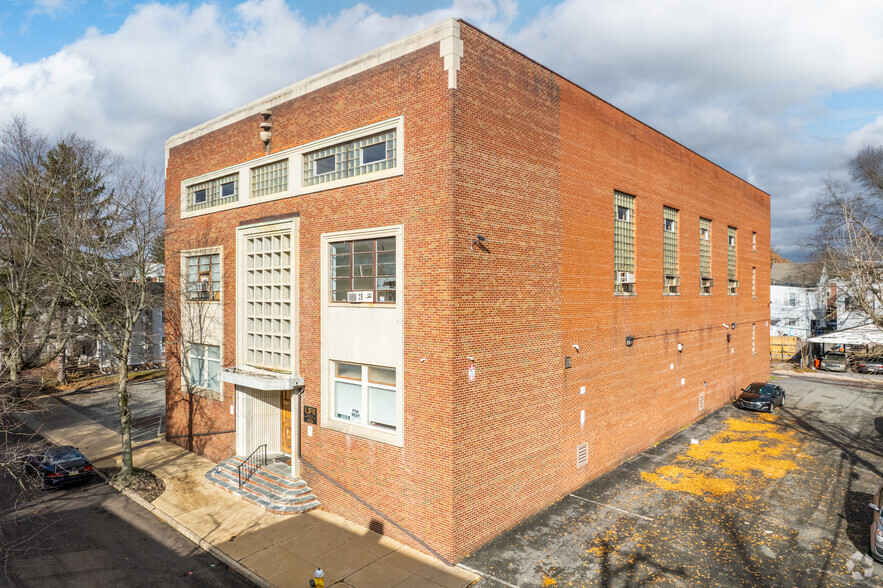 379 Cherry St, Pottstown, PA for lease - Building Photo - Image 1 of 8