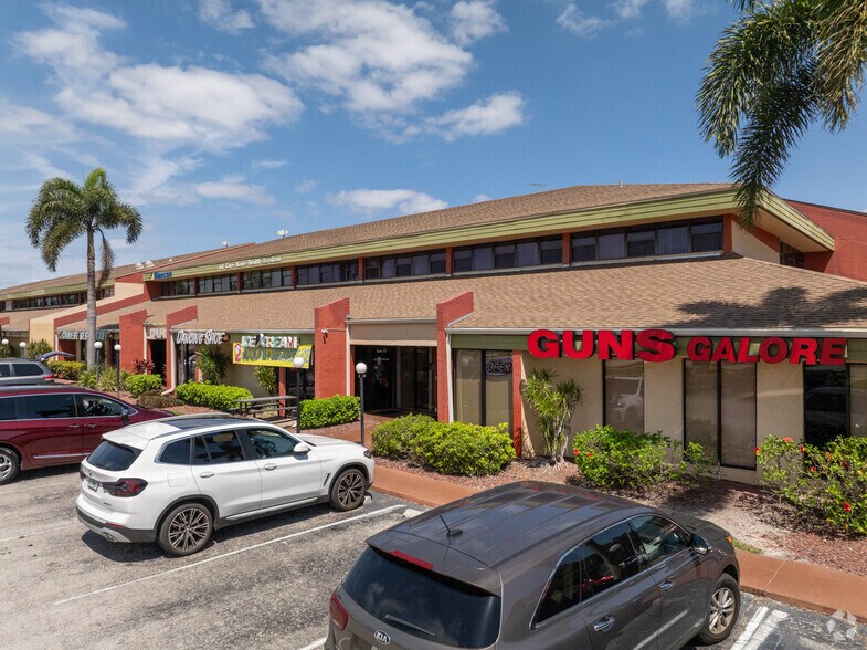 12995 S Cleveland Ave, Fort Myers, FL for lease - Building Photo - Image 2 of 6