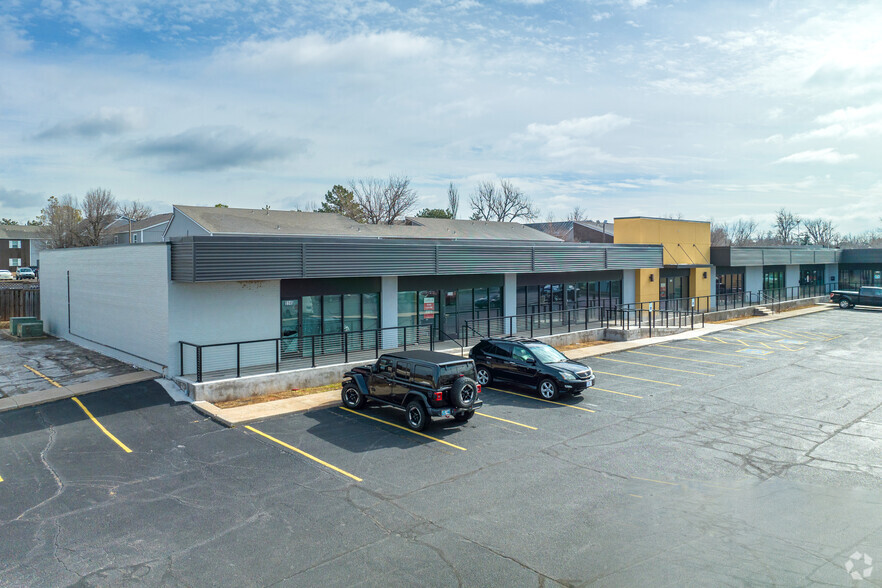 9120-9146 N Macarthur Blvd, Oklahoma City, OK for lease - Building Photo - Image 3 of 6