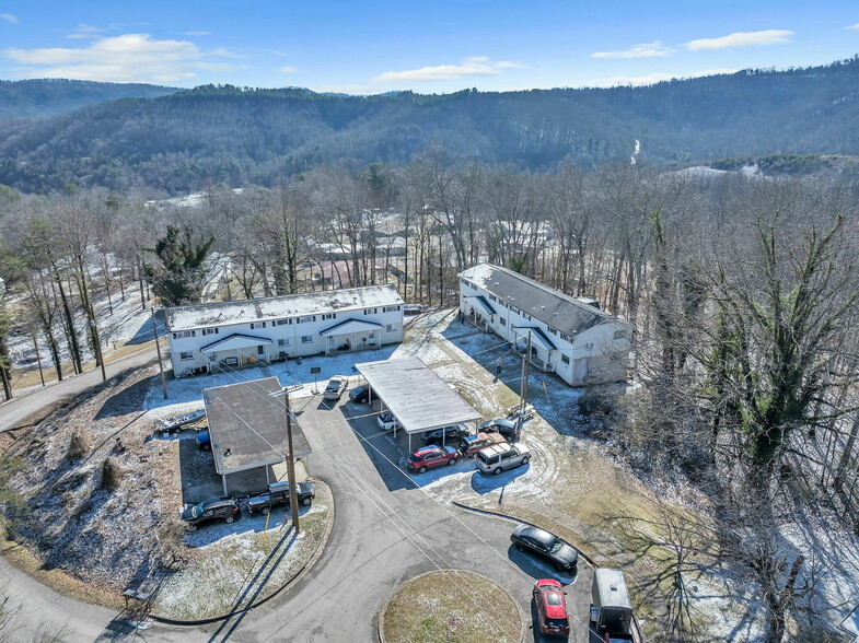 127 Upper Airbase Ln, Briceville, TN for sale - Primary Photo - Image 1 of 18