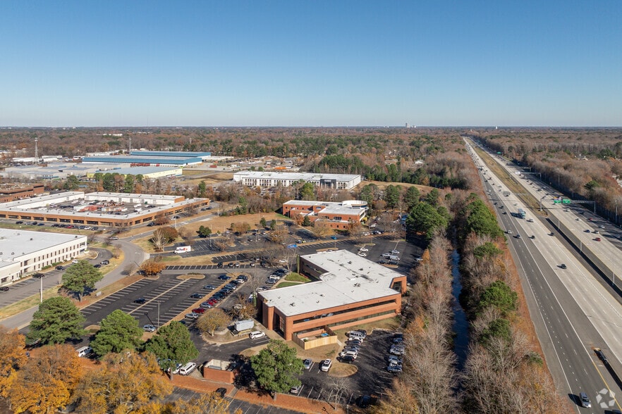 840 Greenbrier Cir, Chesapeake, VA for lease - Aerial - Image 2 of 25