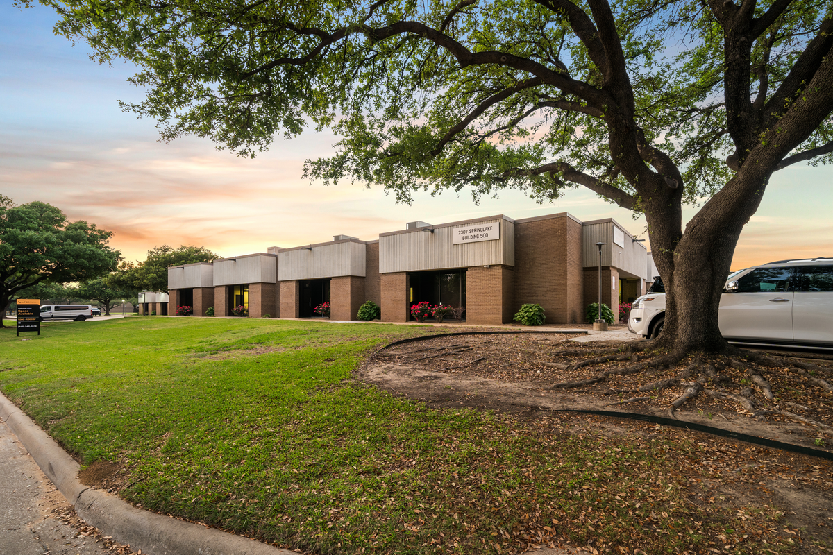 12801 N Stemmons Fwy, Farmers Branch, TX for lease Building Photo- Image 1 of 5